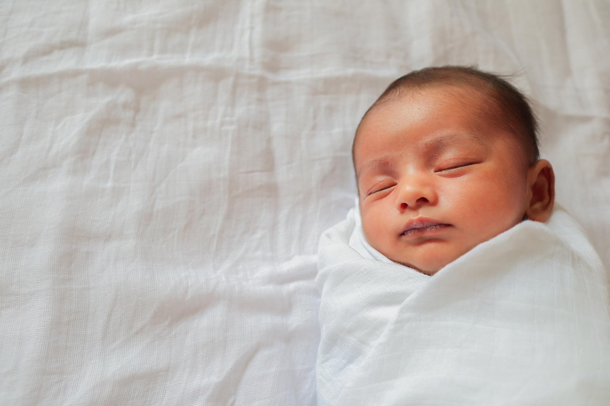 How to Swaddle a Newborn: A Complete Guide to Safe Sleep and Better Rest